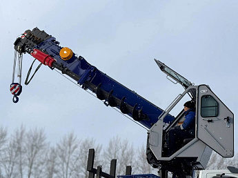 Бортовой УРАЛ 4320 с КМУ DONGYANG SS2036_1